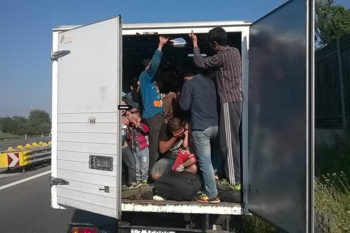 migrants-inside-container