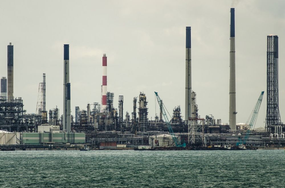 Singapore charges 11 with stealing $1.8m in fuel from Shell refinery ...