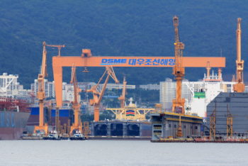 Daewoo Shipbuilding books profit first time in six years 