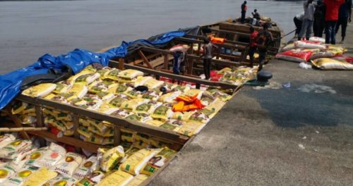 Navy arrests 4 suspects, seizes 120 bags of rice