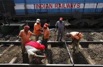 India suspends 7 rail workers over train’s failed brakes