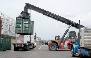 Italian port workers protest fatal accident 