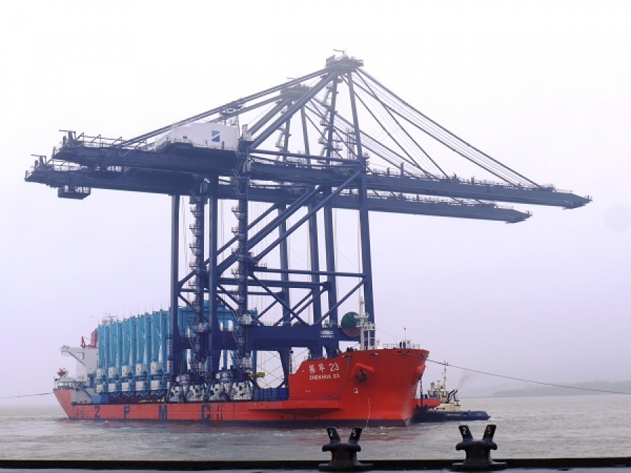 Port of Felixstowe acquires remote control gantry cranes