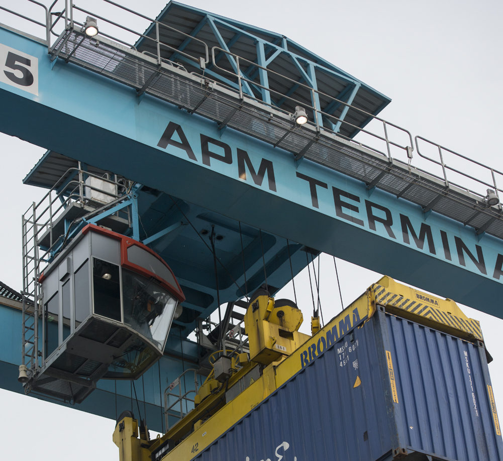 APM Terminals moves to end container backlogs at U.S. ports