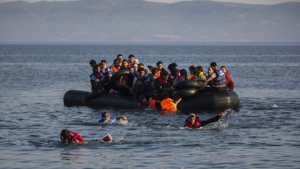 Scores dead as migrant boat sinks off Libya 