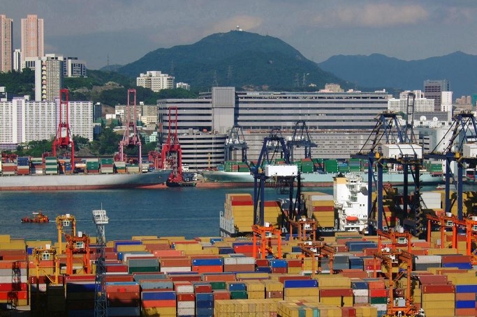 Hong Kong port container volume dips by 5%