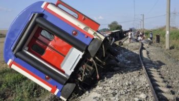 Turkish train derails, kills 24