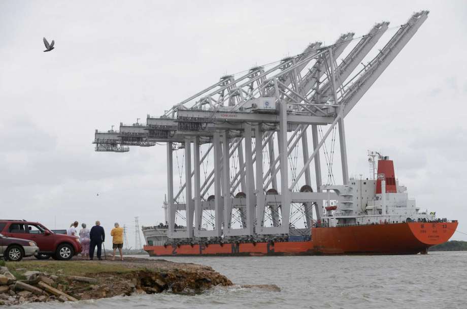 Houston port receives super post-panamax cranes