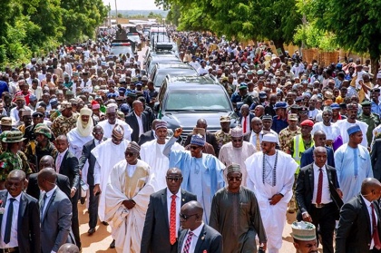 PHOTOS: Buhari treks home after prayers, aide says he’s fit for second term