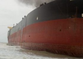 Very large crude carrier suffers explosion off Oman