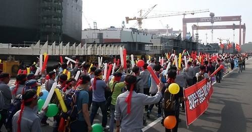 Hyundai Heavy Industries workers strike for four hours 