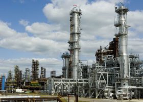 Polish refiner receives UAE oil shipment in December