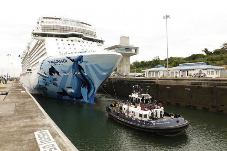 Panama Canal to receive 237,000 cruise ships passengers 