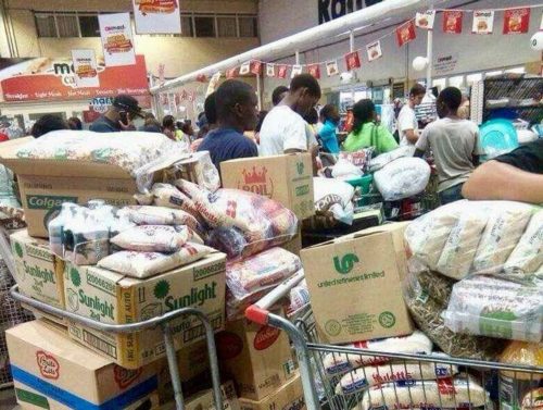 Zimbabwe lifts import ban on basic goods