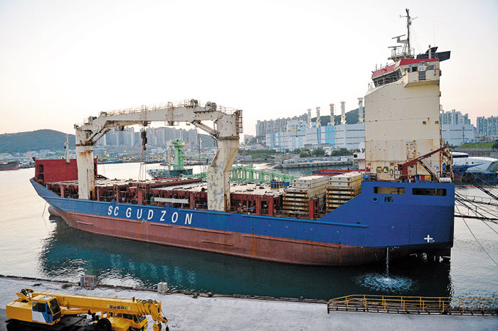 Russia asks South Korea to release its seized ship 