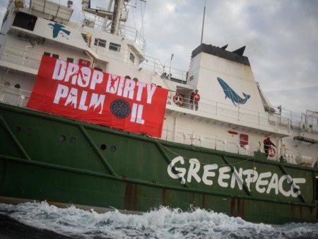 Greenpeace activists board giant tanker in Gulf of Cadiz 