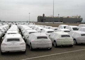 Portuguese police break up picket line of striking stevedores to resume VW car shipments