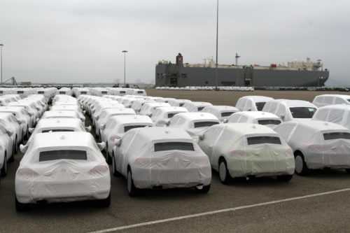 Portuguese police break up picket line of striking stevedores to resume VW car shipments