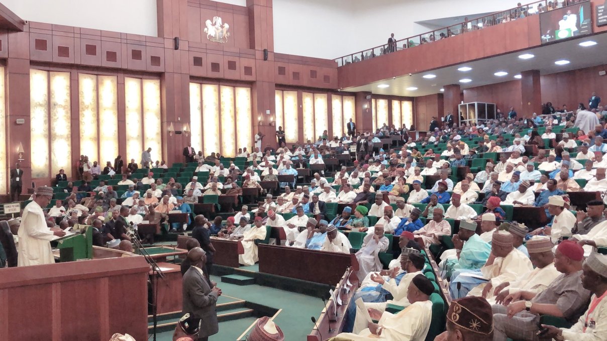 Buhari presents N8.83trn 2019 budget to National Assembly