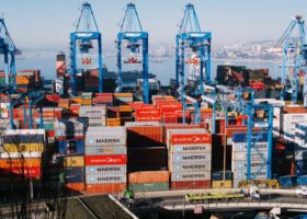 Violent port strike disrupts fruit exports in Chile