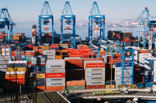 Violent port strike disrupts fruit exports in Chile
