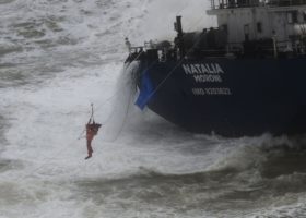 Turkey evacuates crew from grounded cargo ship