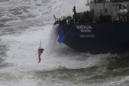 Turkey evacuates crew from grounded cargo ship
