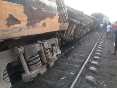One killed, several injured as passenger train derails in Lagos