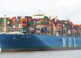 MOL ship sets new record, loads 19,100 TEU in Singapore