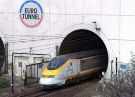 French customs strike hamper Paris-London train service