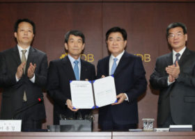 Hyundai signs deal to take over Daewoo 