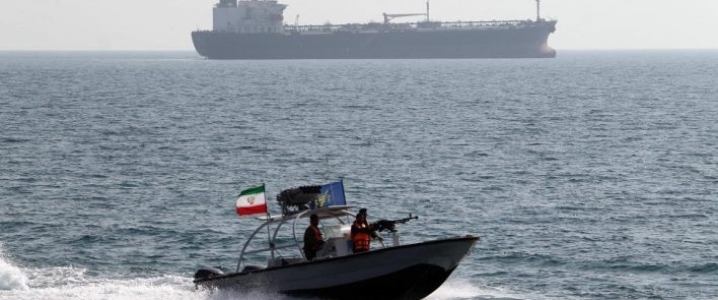 Navy foils pirate attack on oil tanker