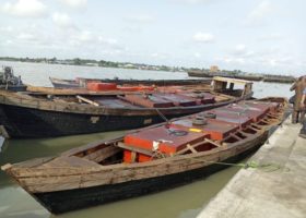 Navy arrest, handover 6 oil thieves for prosecution