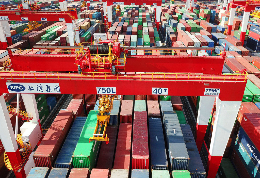 Container volume at Shanghai rises by 12.4%