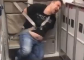 VIDEO: Passengers tie up violent medical doctor on plane mid-air