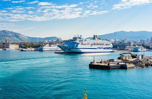 Aurelia ferry stranded off Croatia