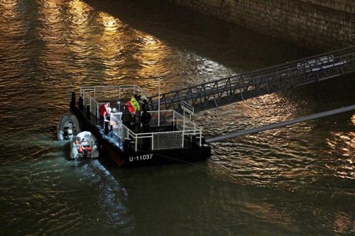 7 dead, 21 missing in Hungary boat disaster 