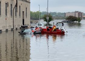 Flooding: Coast Guard closes Mississippi River to vessels 