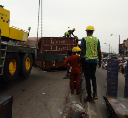 Container falls on Ojuelegba bridge