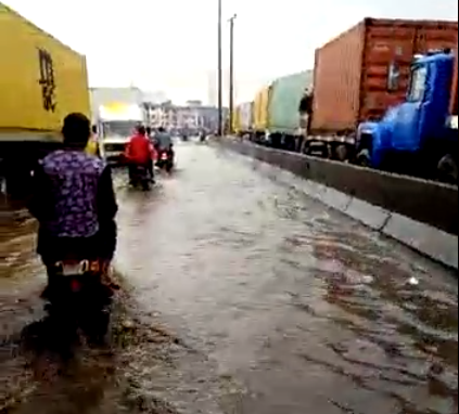 VIDEO: See the state of Apapa road
