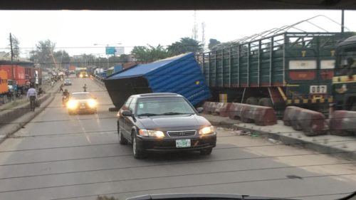 VIDEO: Trucks drivers defy Buhari’s quit order; remain on Apapa bridge 
