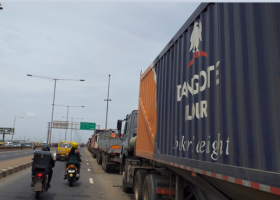 Trucks remain on Apapa bridge 96 hours after Buhari’s 72 hours ultimatum