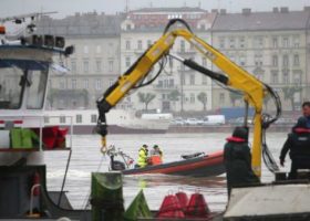 South Korea vows to continue search for missing Hungary boat victims
