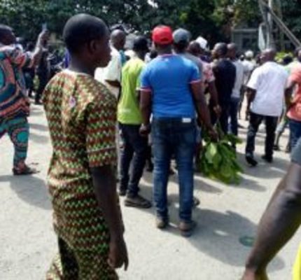 Pandemonium as Navy, truck drivers clash over extortion in Apapa