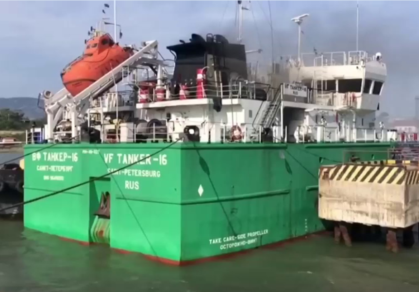 3 dead as explosion rocks ship in Russian port 