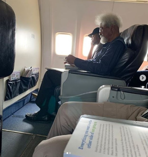 Man asks Soyinka to vacate seat on plane