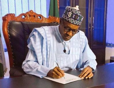 Buhari directs CBN to blacklist firms importing banned items