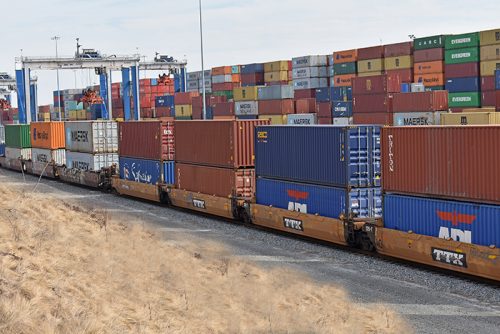 Shanghai eyes 10% growth in rail-sea container transport