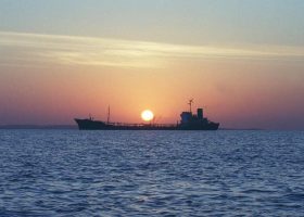 UK warns ships to avoid Strait of Hormuz