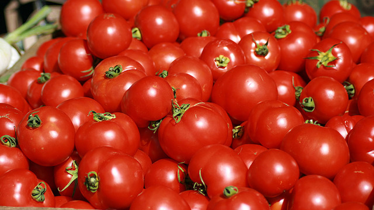 Customs auction seized tomatoes, pepper in Ogun